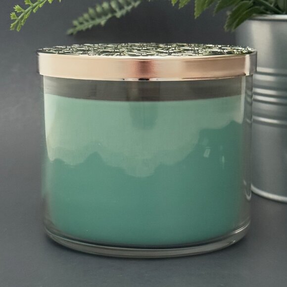 BBW Top Shelf Elf Bath & Body Works 3 Wick Candle - Picture 2 of 10